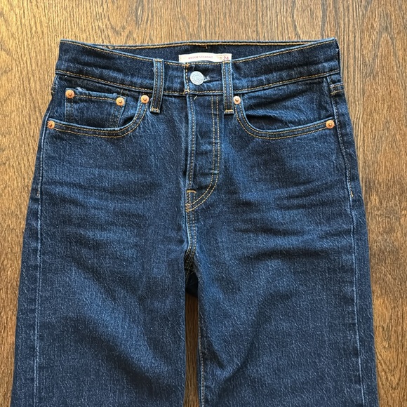 Levi’s Wedgie Straight Leg Dark Wash Jeans - Picture 3 of 9